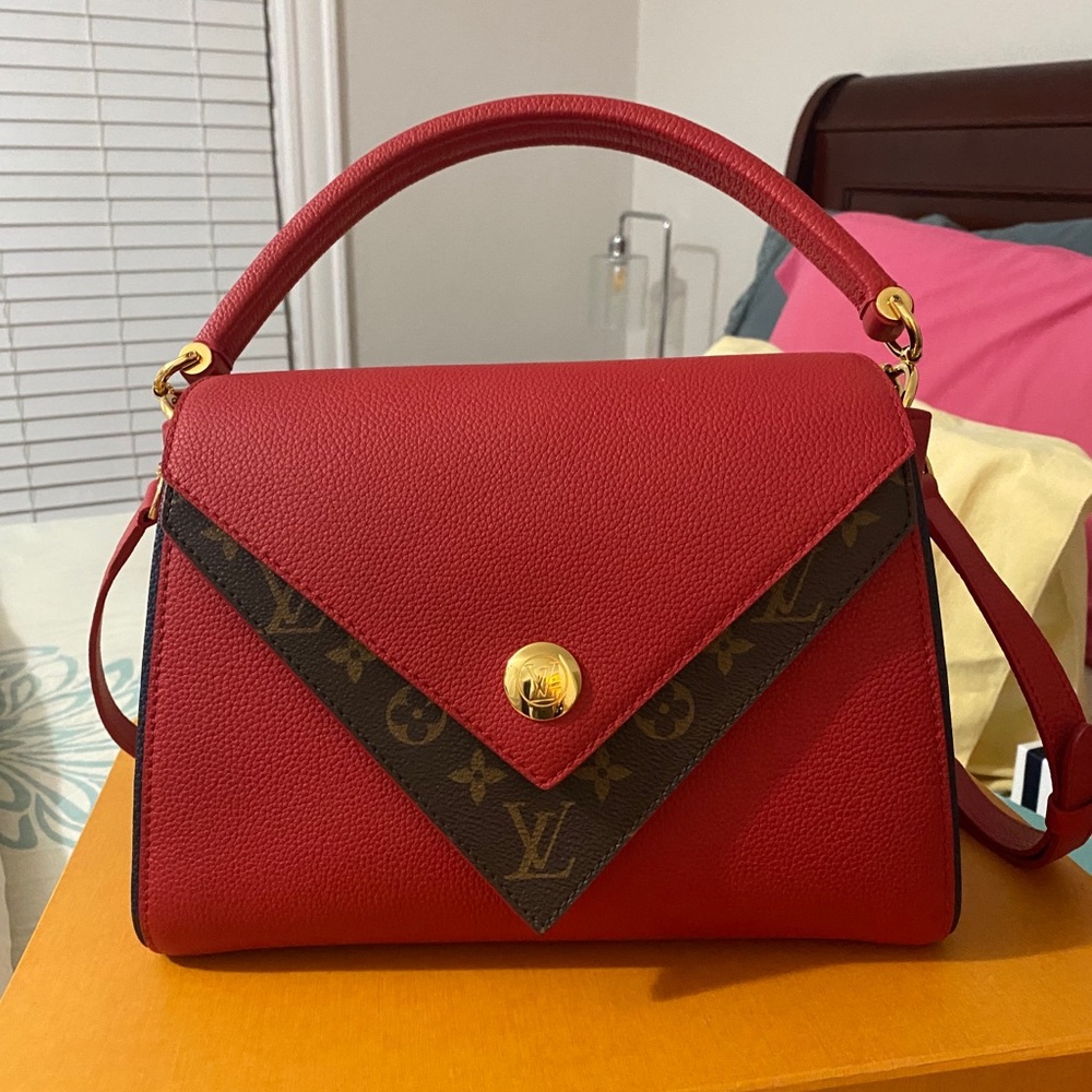 Louis Vuitton Double V in Red